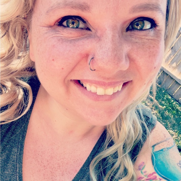 Meet your Posher, Mallory - Picture 2 of 4